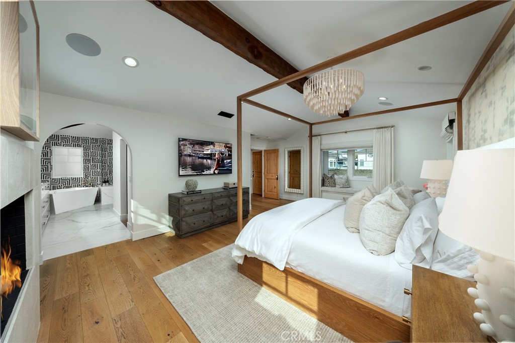2771 Bayshore