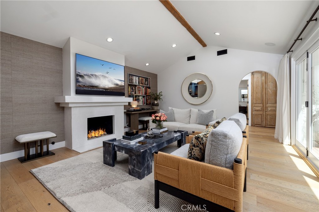 2771 Bayshore