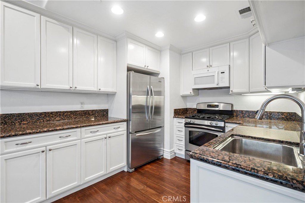 20402 Santa Ana 13