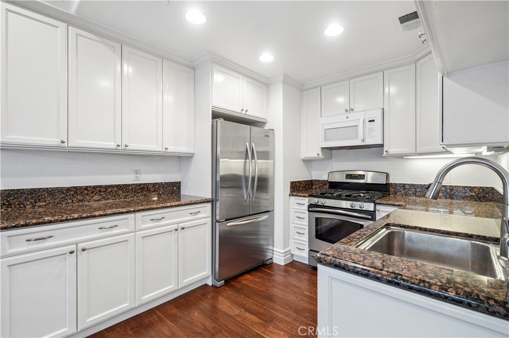 20402 Santa Ana 13