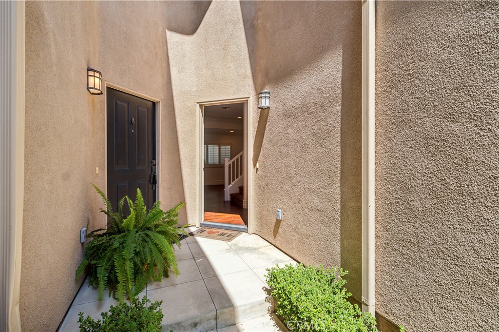20402 Santa Ana 13