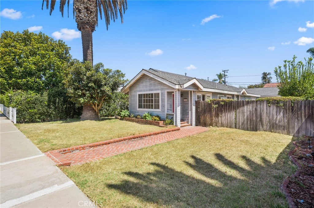 284 E 18th