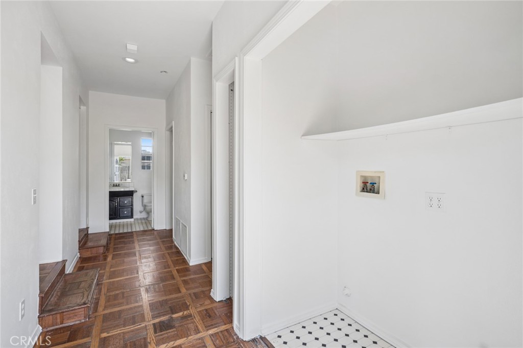 284 E 18th