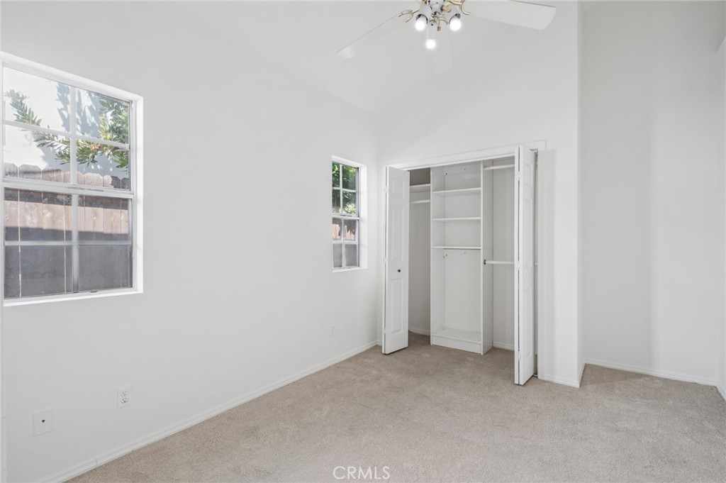 284 E 18th