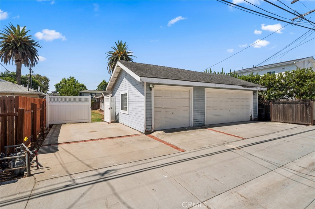 284 E 18th