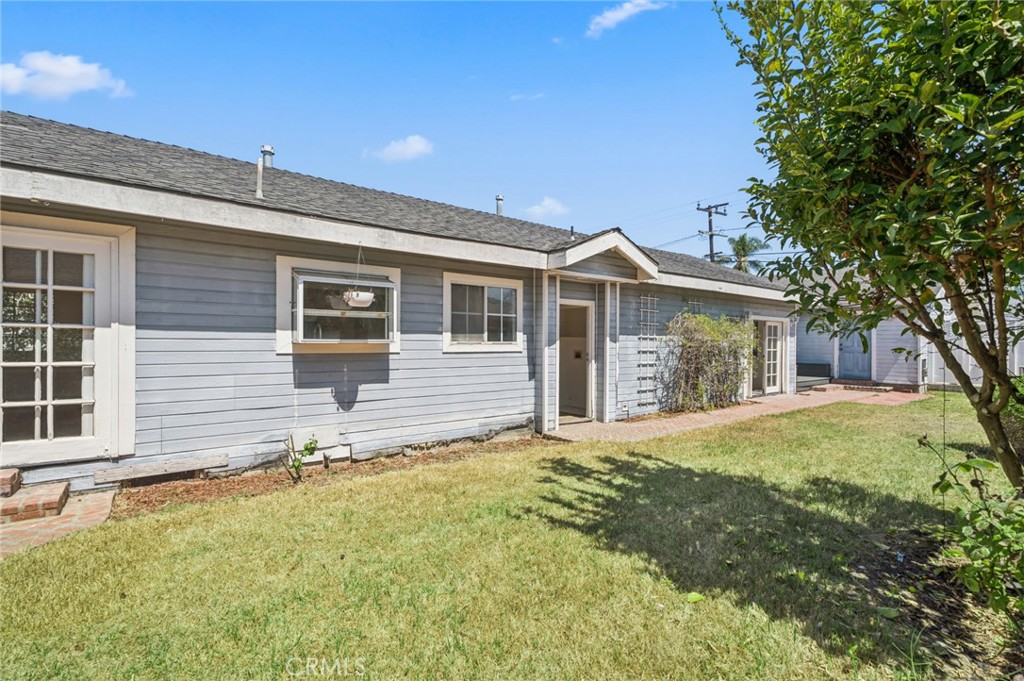 284 E 18th