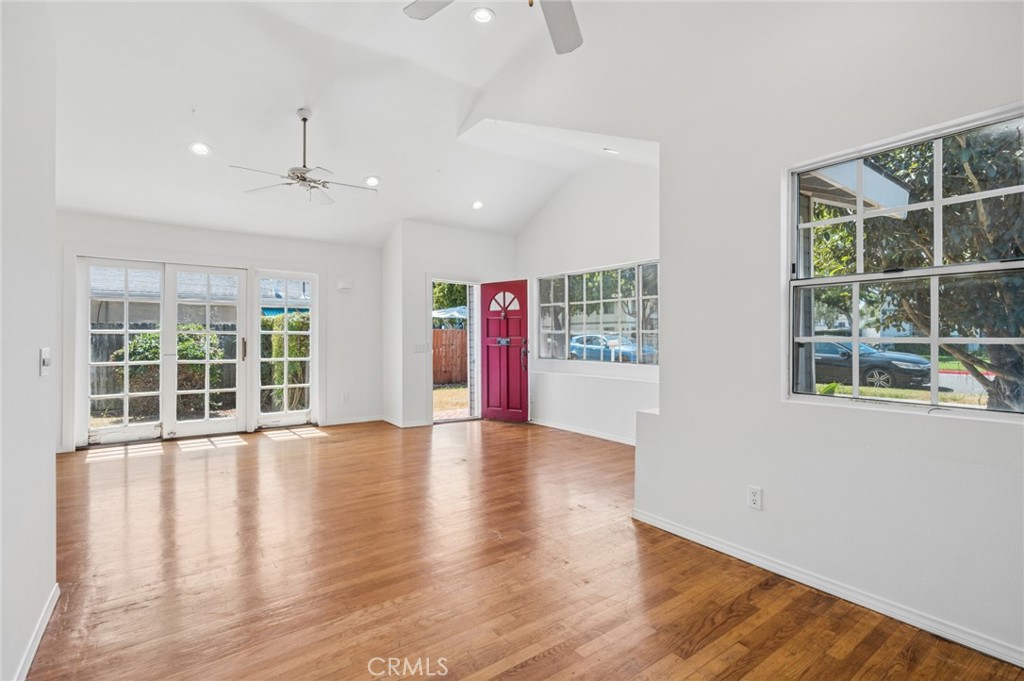 284 E 18th