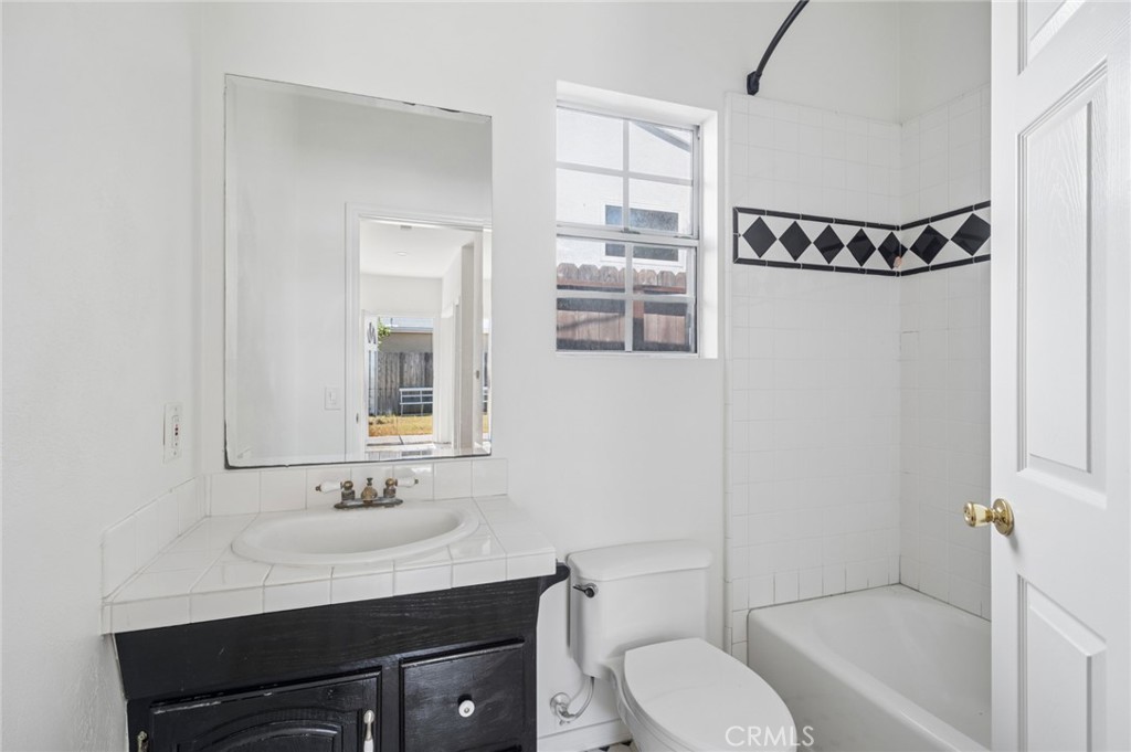 284 E 18th