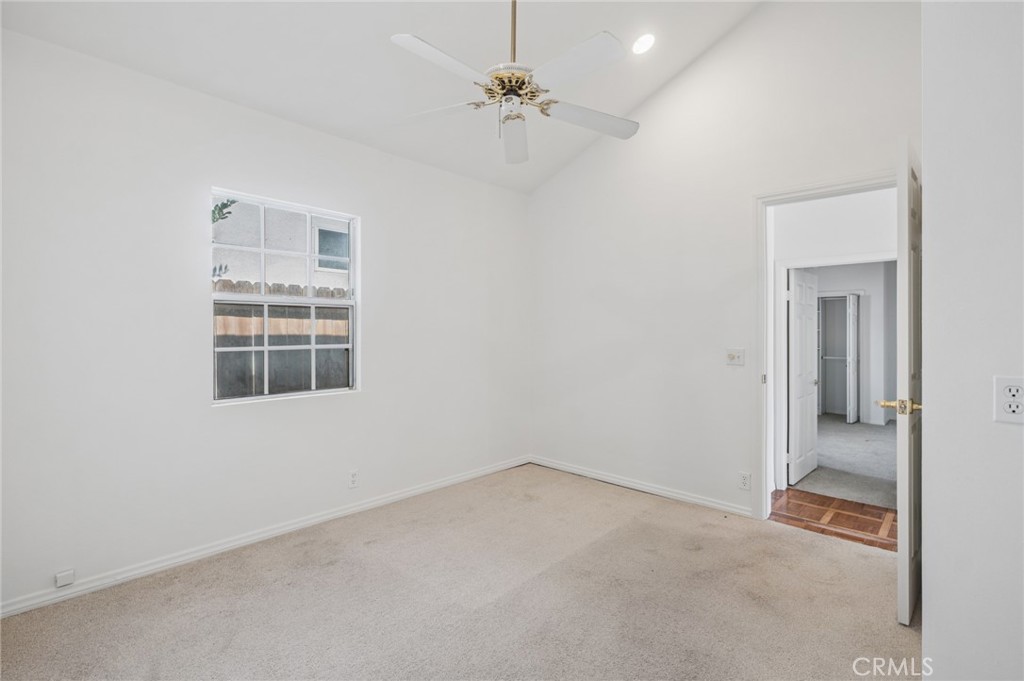 284 E 18th