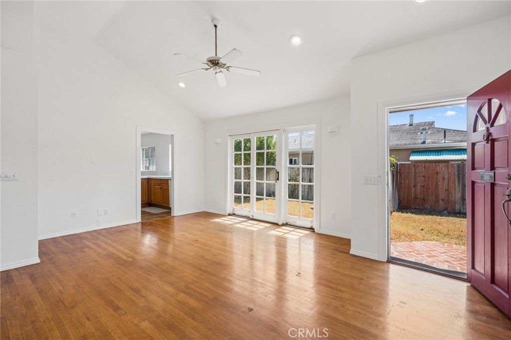284 E 18th