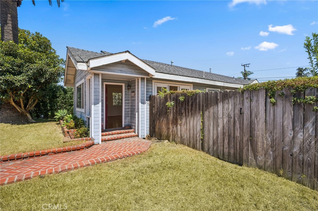 284 E 18th