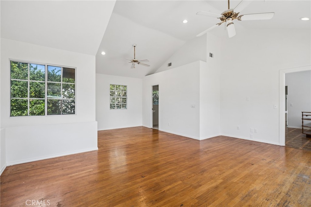 284 E 18th