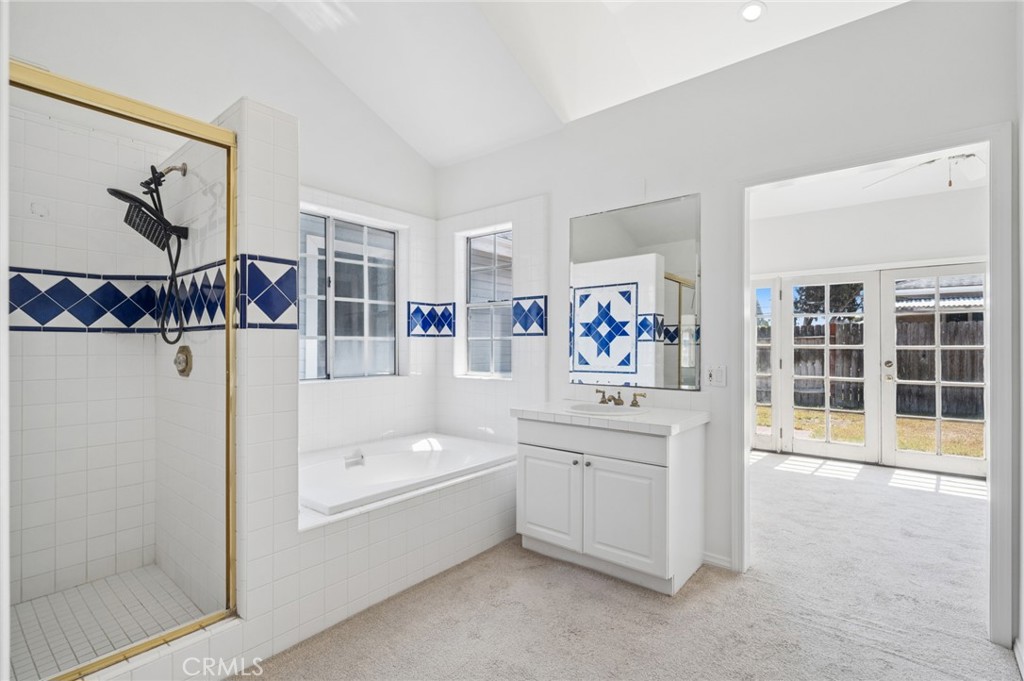 284 E 18th