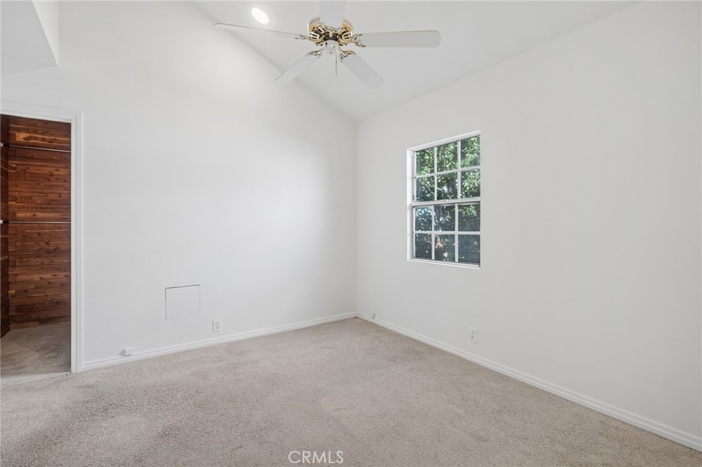 284 E 18th
