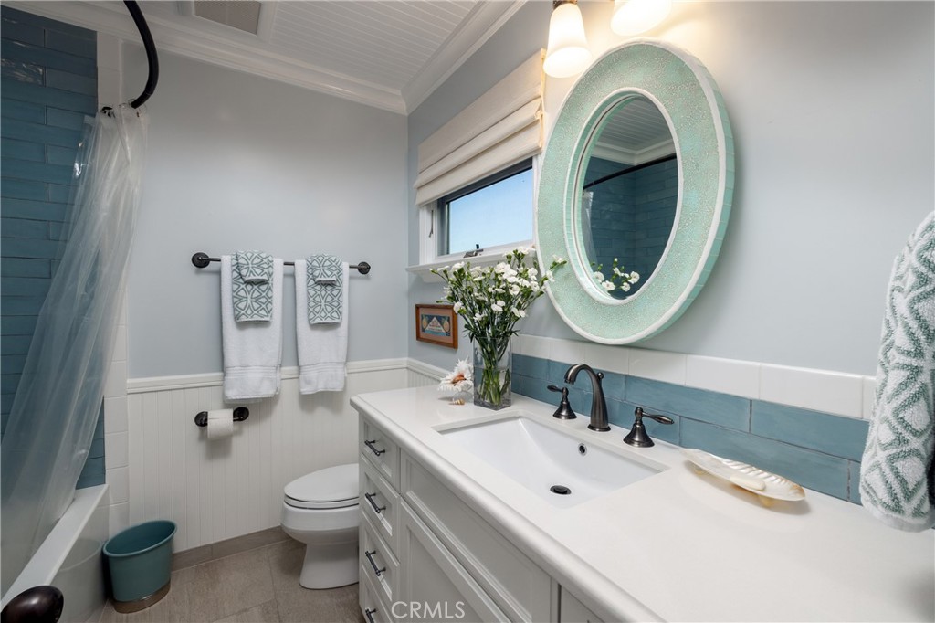 1114 E Balboa Boulevard