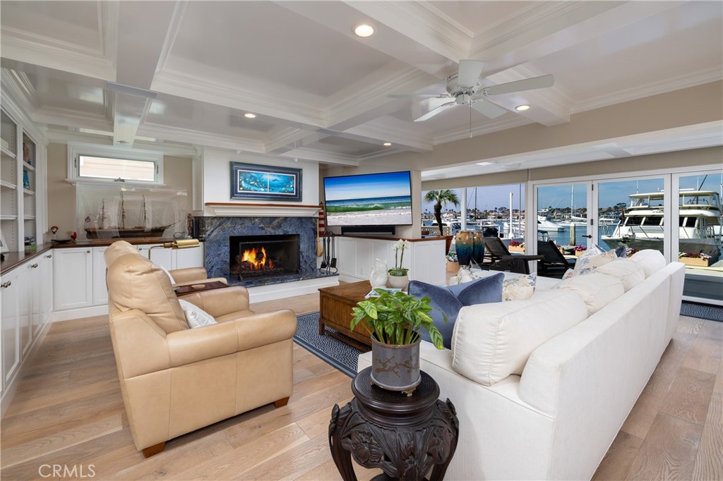 1114 E Balboa Boulevard