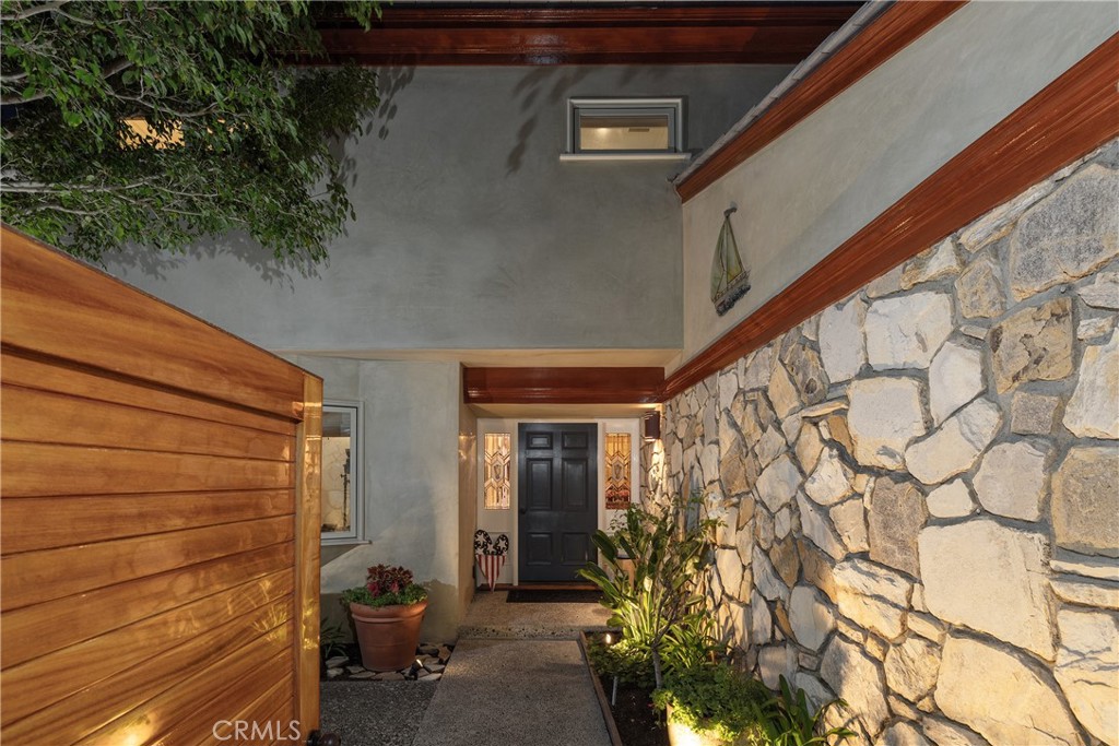 1114 E Balboa Boulevard