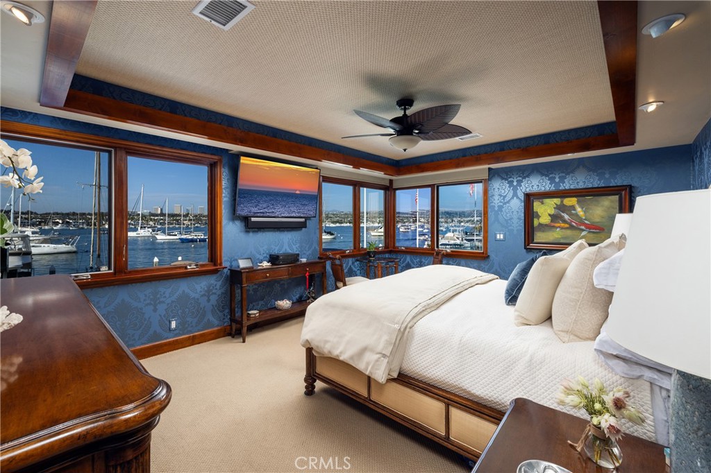 1114 E Balboa Boulevard