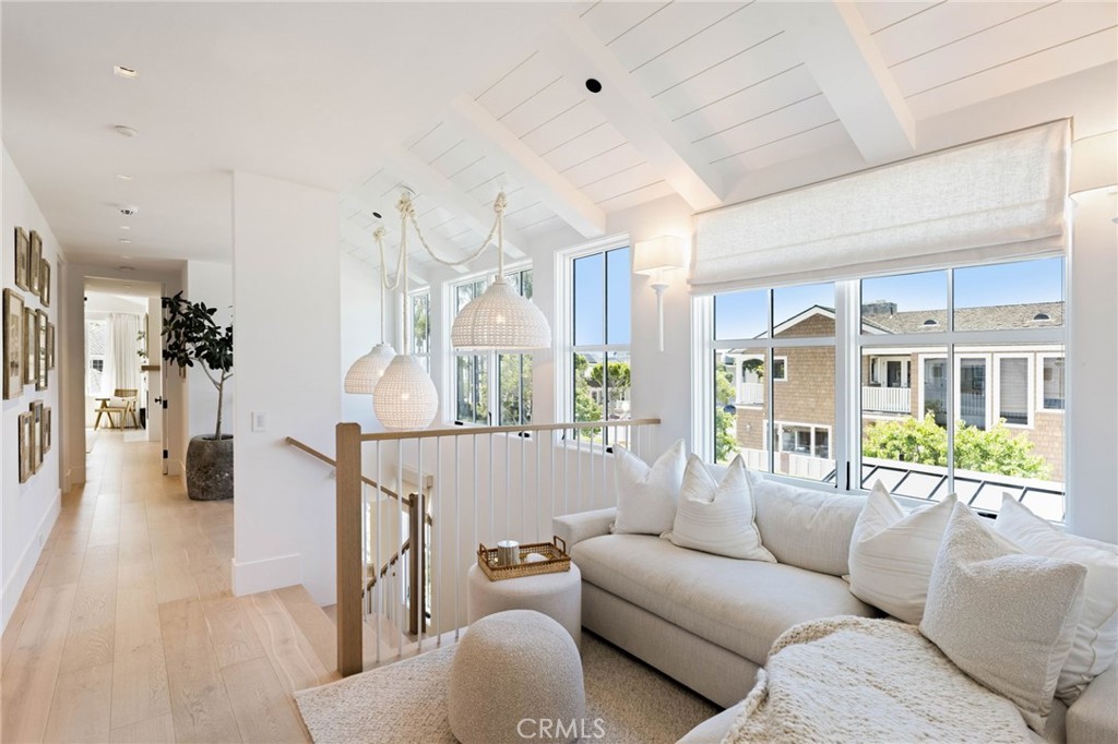 1416 E Balboa Boulevard