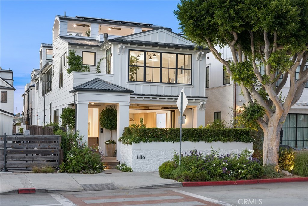 1416 E Balboa Boulevard