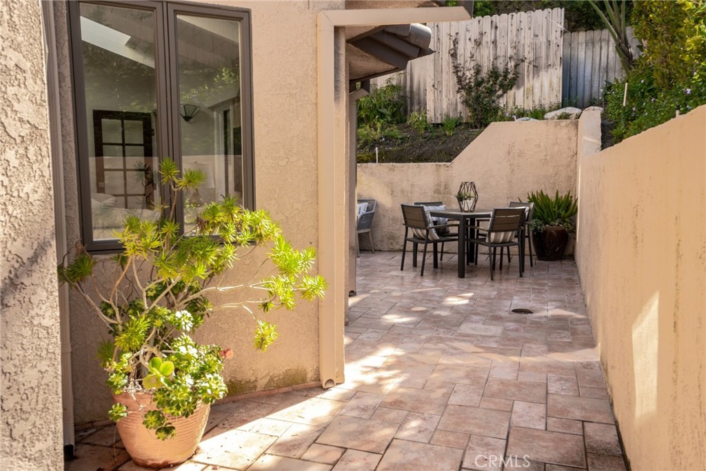 245 Calliope Street 2