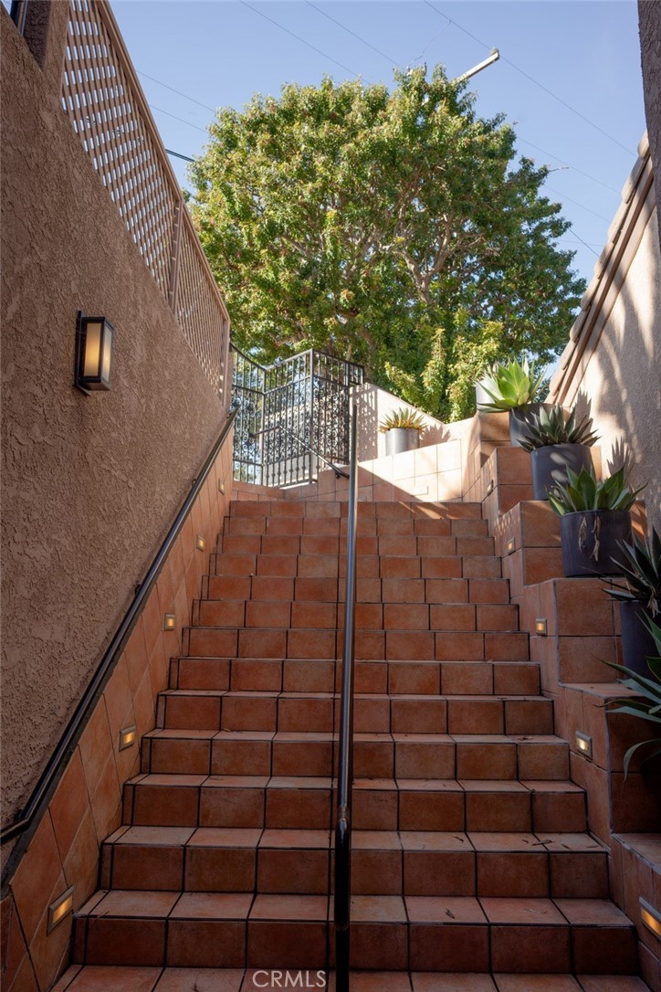 245 Calliope Street 2