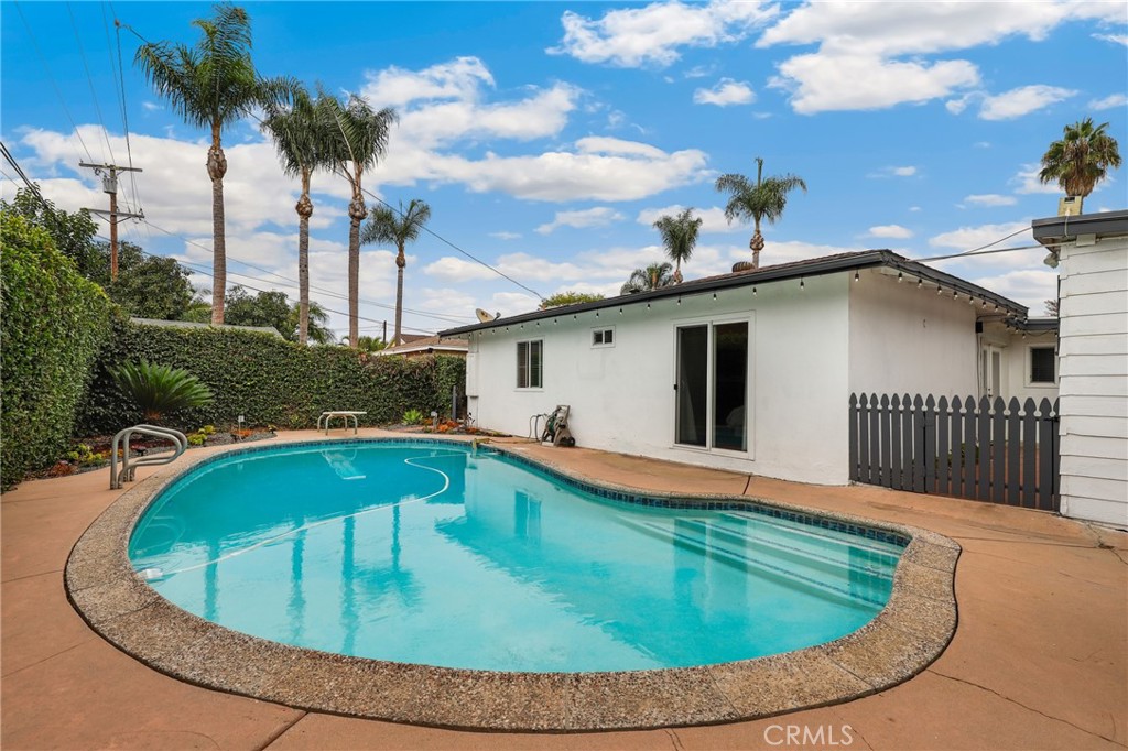 4237 Charlemagne Avenue