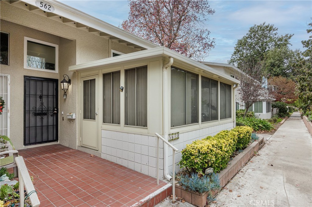 562 Avenida Sevilla D