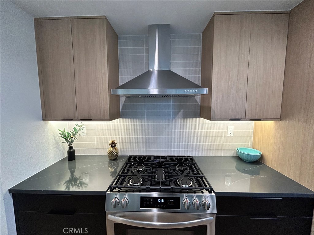 1473 Tiffany Circle S