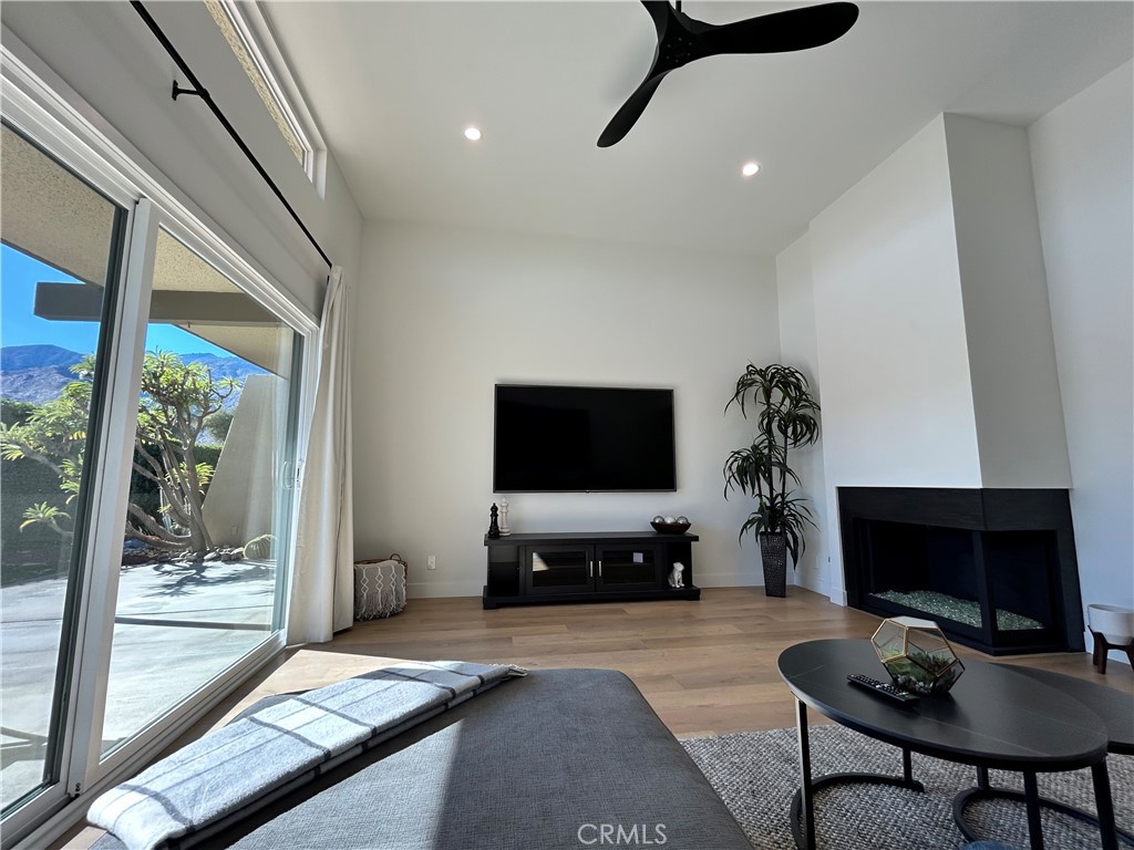 1473 Tiffany Circle S