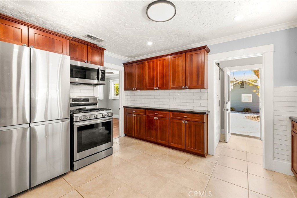 318 W Whiting Avenue