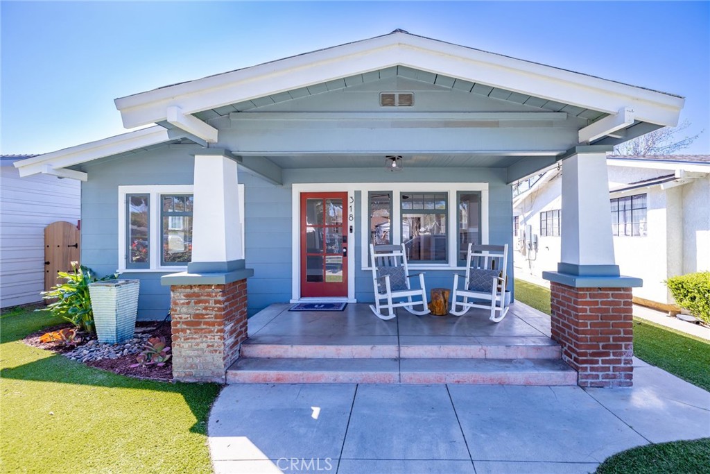 318 W Whiting Avenue