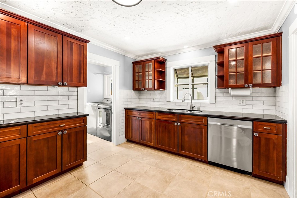 318 W Whiting Avenue