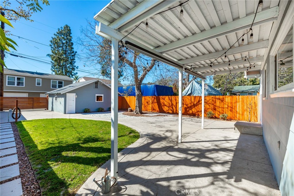 318 W Whiting Avenue