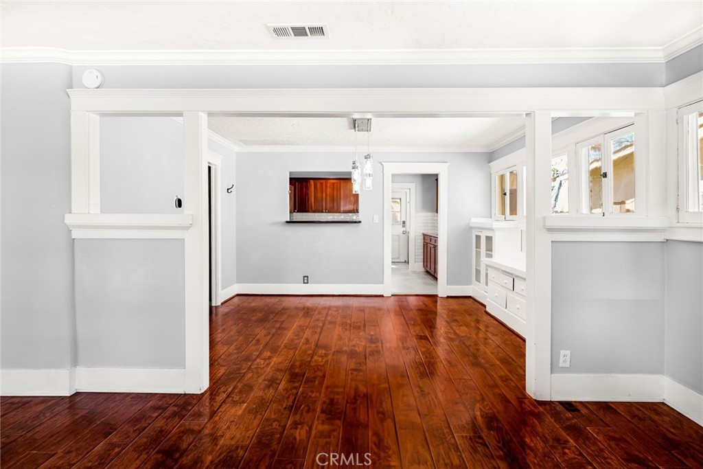 318 W Whiting Avenue