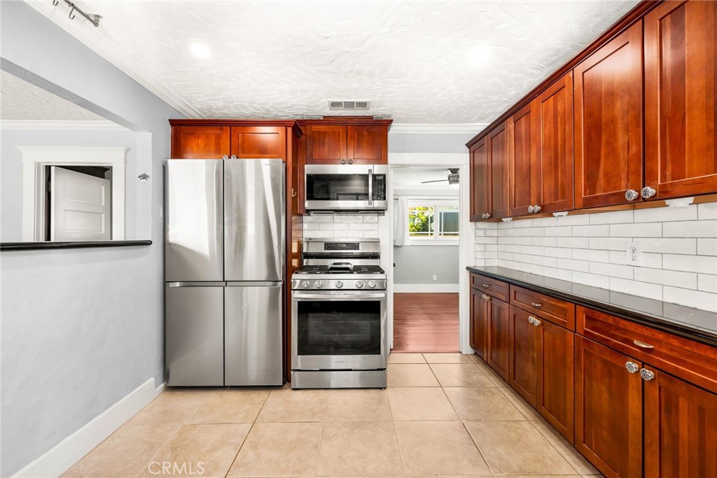 318 W Whiting Avenue