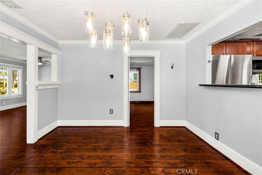 318 W Whiting Avenue