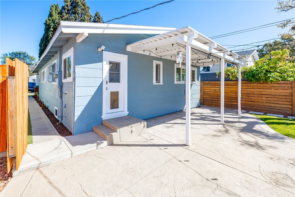 318 W Whiting Avenue