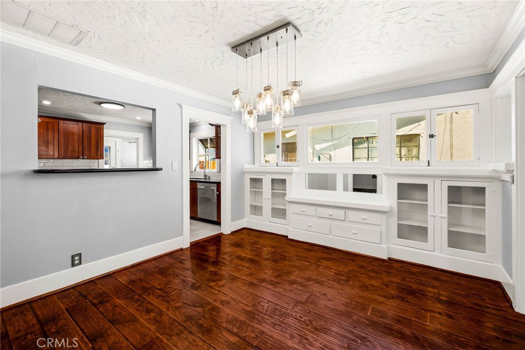 318 W Whiting Avenue