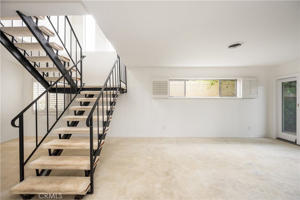 390 Peralta Avenue