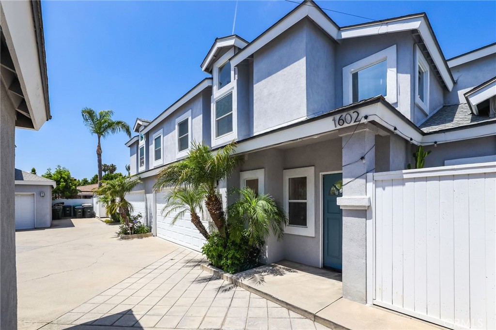 1602 Sea Horse Circle