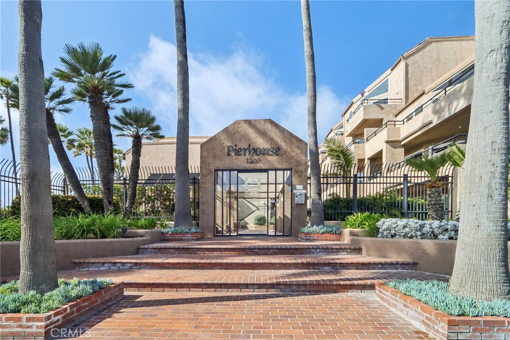 1200 Pacific Coast 423