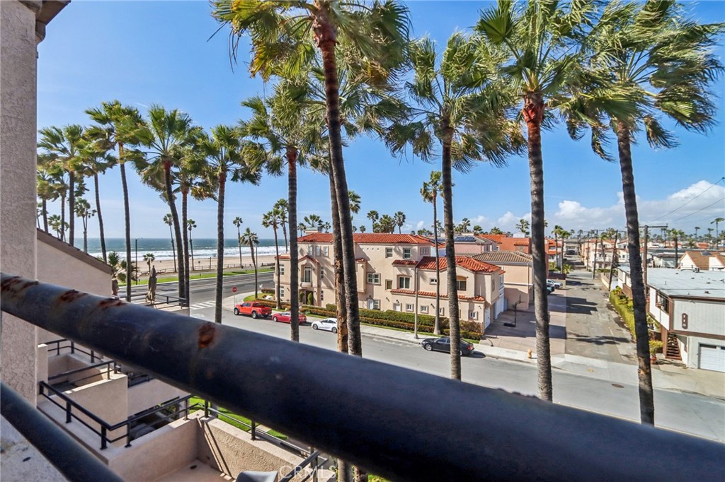 1200 Pacific Coast 423