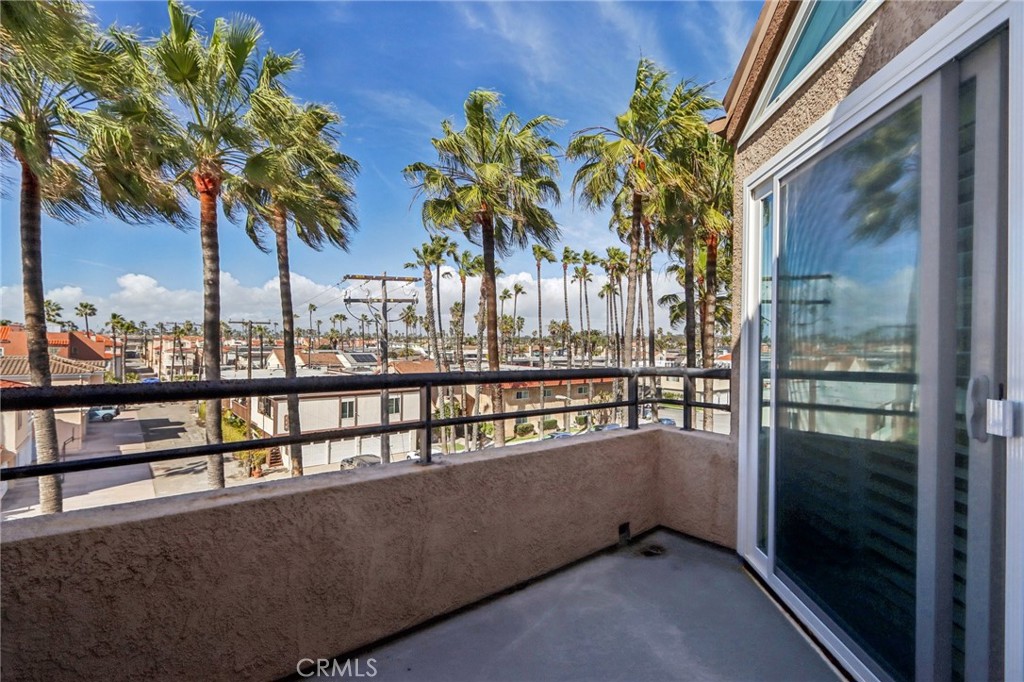 1200 Pacific Coast 423