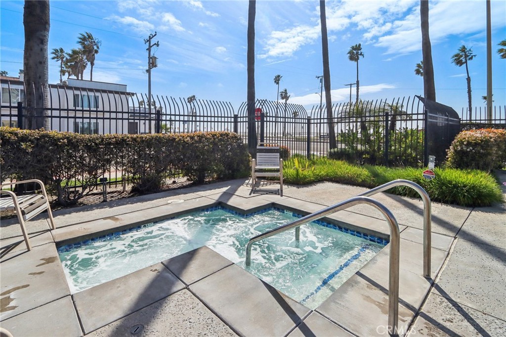 1200 Pacific Coast 423