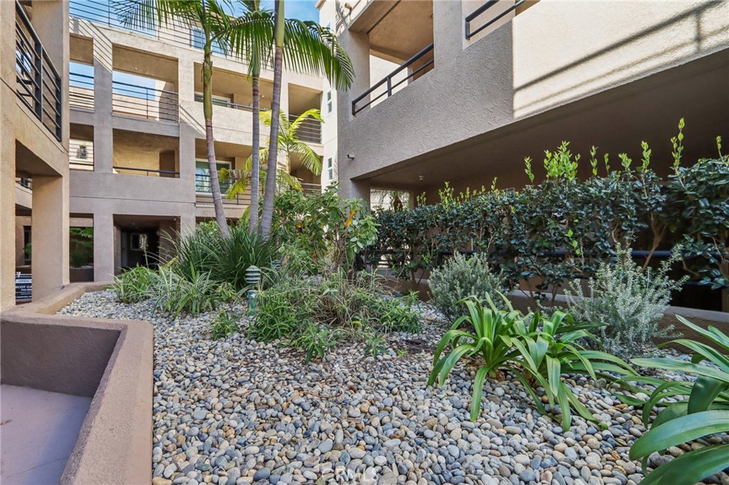 1200 Pacific Coast 423