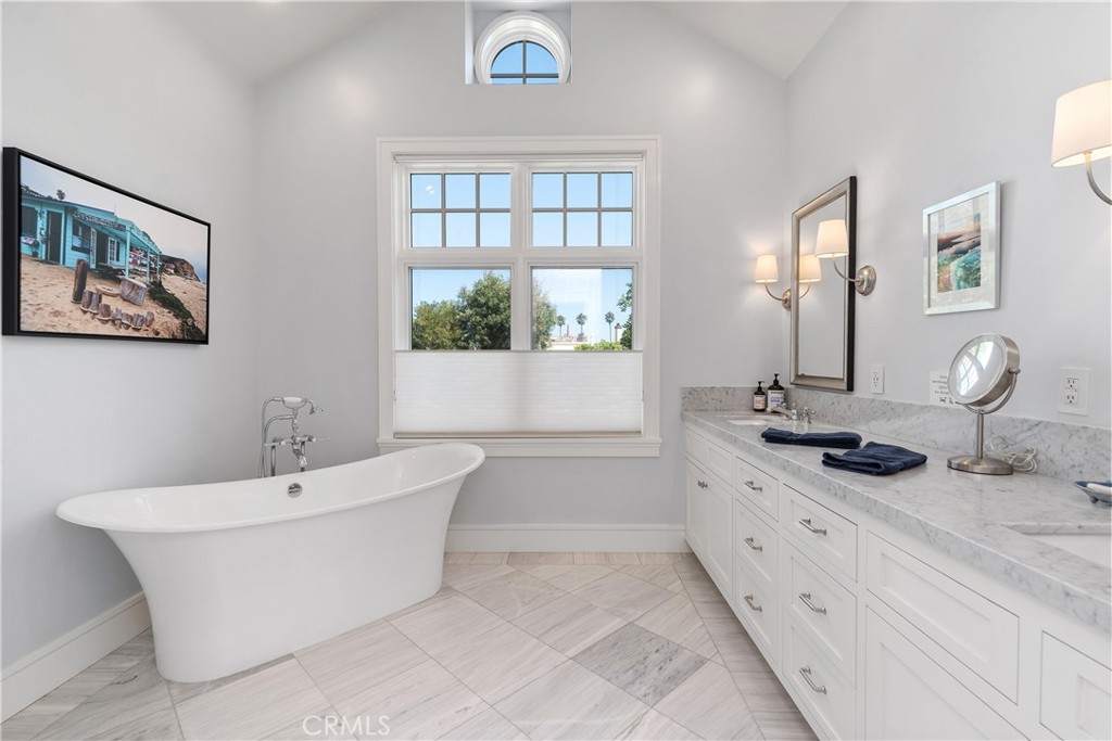 2149 E Ocean Boulevard