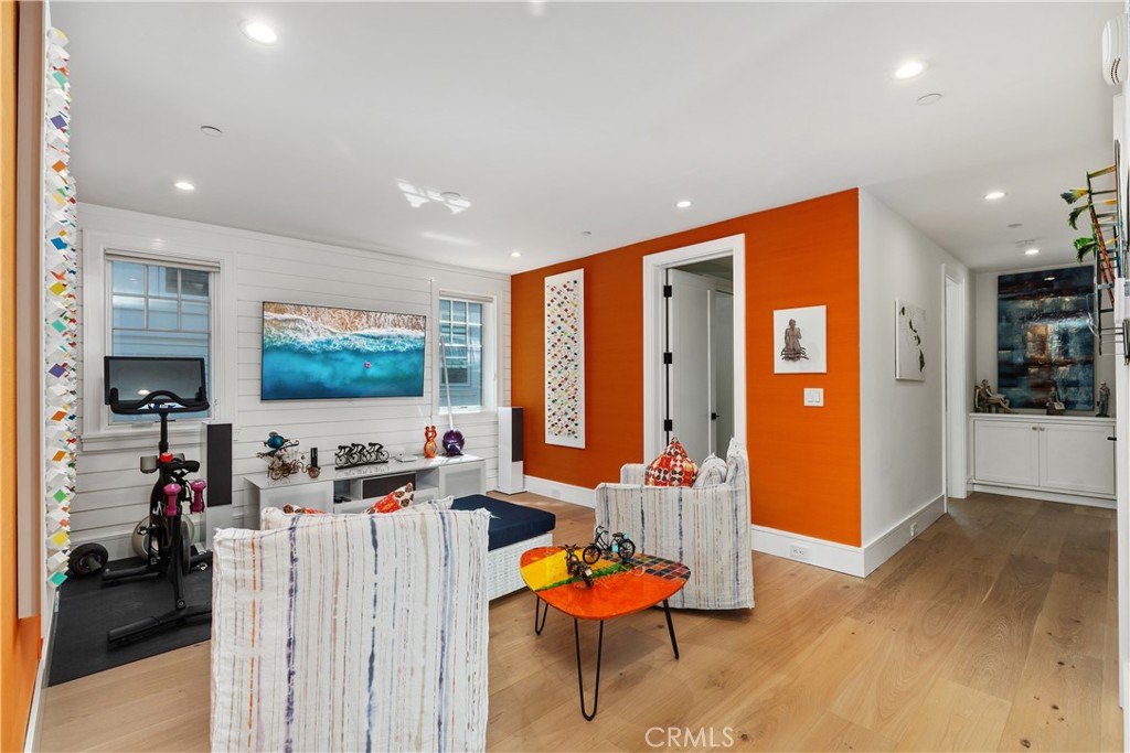 2149 E Ocean Boulevard