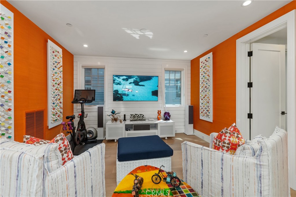 2149 E Ocean Boulevard