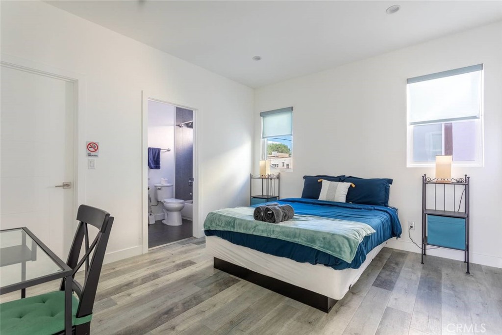 1340 N Kenmore